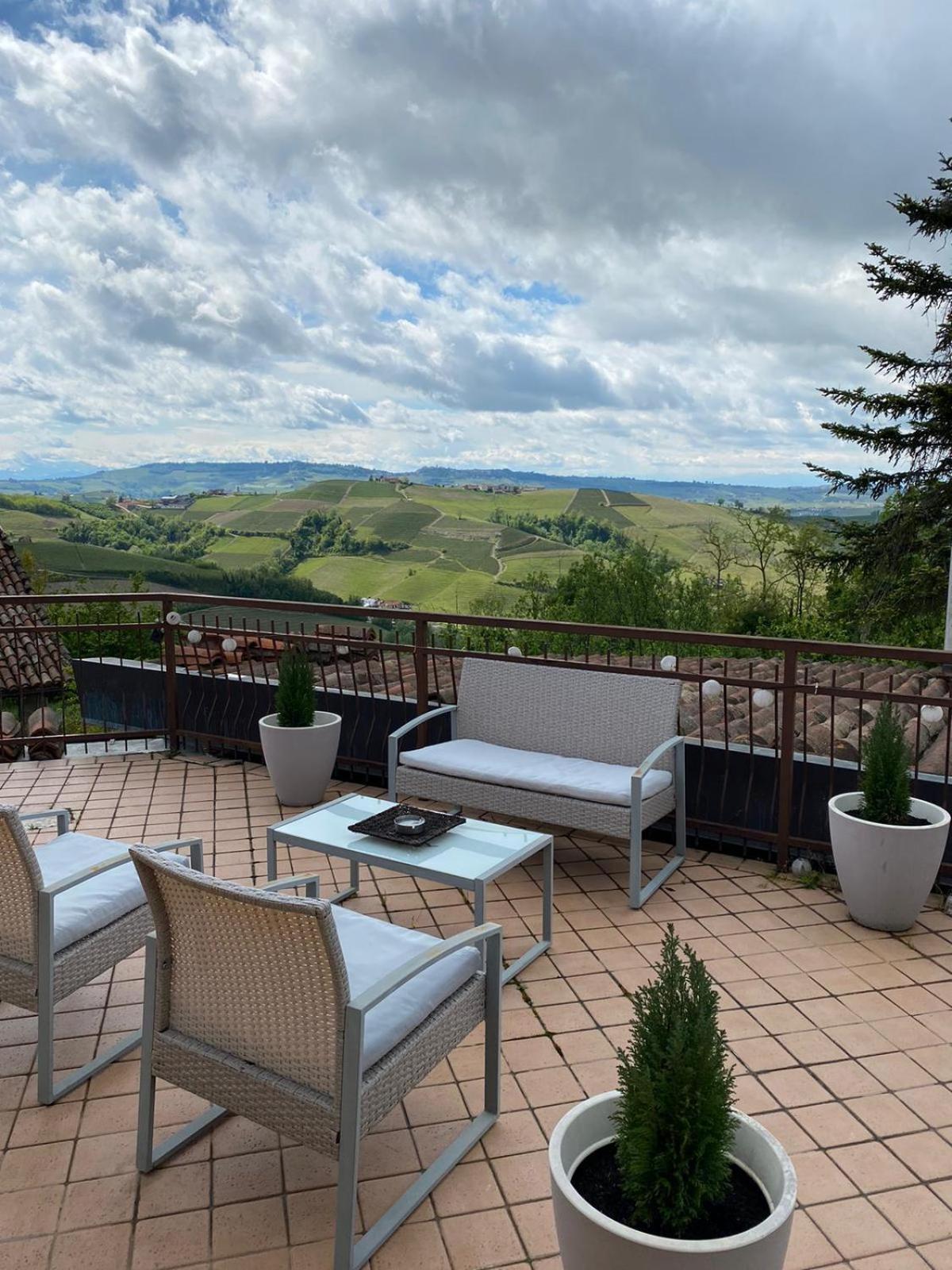 Agriturismo La Ruota Montelupo Albese Exteriér fotografie